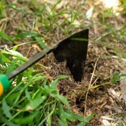 EZ-Digger Garden Tool Short Handle | 7 Inch Blade(Ez Digger Garden Tool Short Handle 7 Inch Blade) 9 EZ-Digger Garden Tool Short Handle | 7 Inch Blade(Ez Digger Garden Tool Short Handle 7 Inch Blade) -Pepper Joe shop EZ Digger Garden Tool Short Handle 7 inch Blade in Use