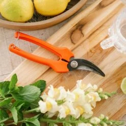 Harvesting Pruning Shears | 185 Mm(Harvesting Pruning Shears 185 Mm) -Pepper Joe shop Harvesting pruners with flowers
